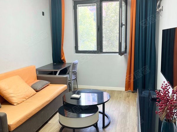 花园,澄江租房,西大街房东出租,有阳台,价格可谈,随时看房,江阴租房