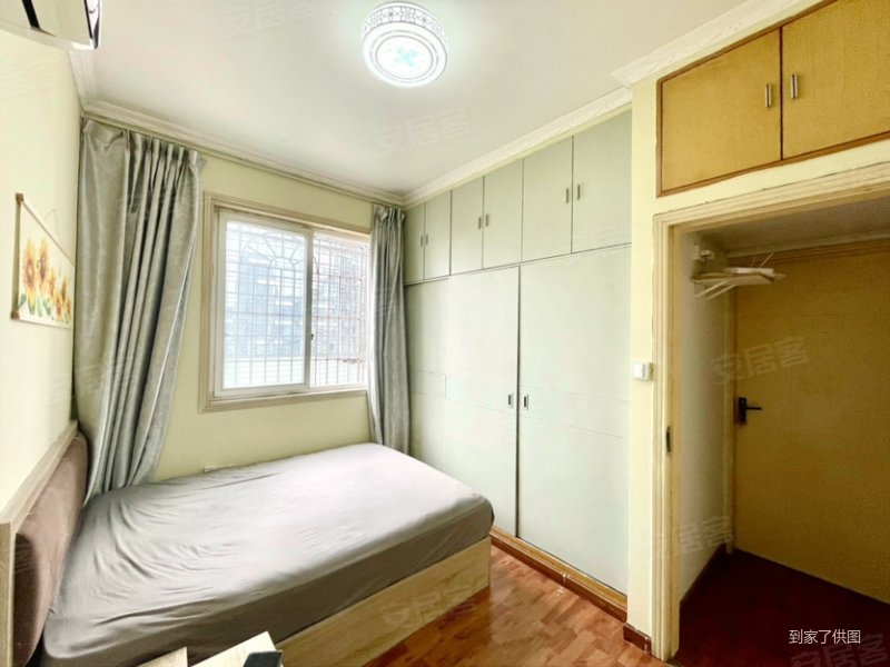 近医院 中间楼层采光好 精装可拎包入住 刚需两居 正规商品房,凌云阁