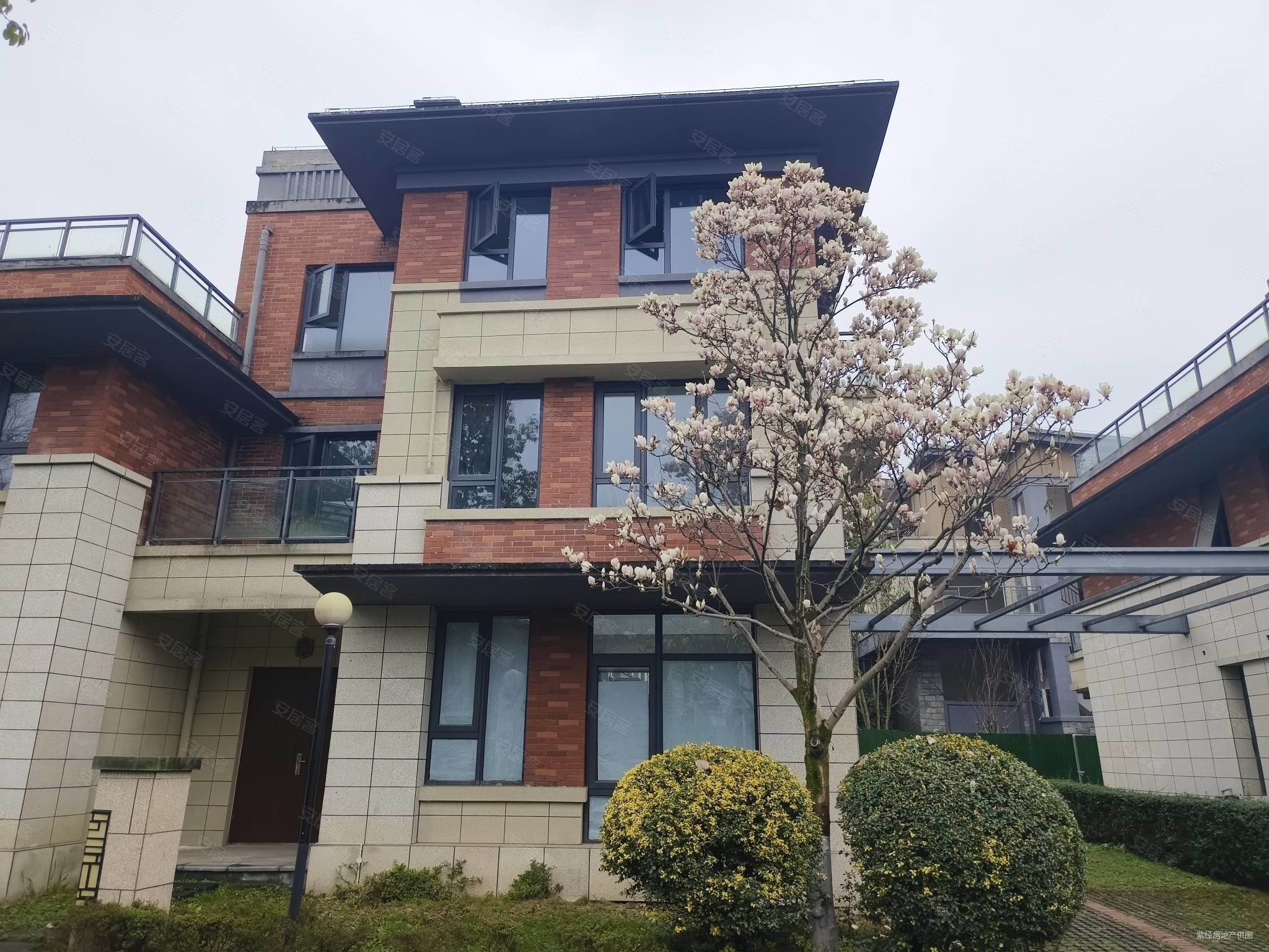 揽山墅内独栋别墅连底4层可做套五套六带前后院子