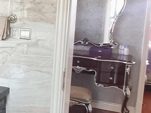 包头青山一宫环岛正翔国际丽江苑正翔国际大平层 豪华装修 领包入住 全天采光出租房源真实图片