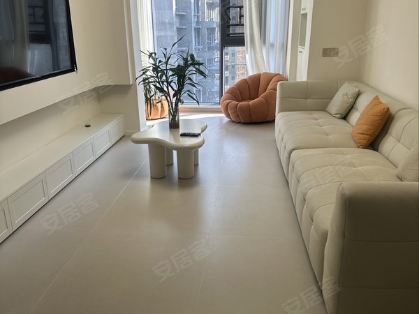 凉山西昌长宁小区星月湖畔航天学校对面 奶油风套三 带空调 家具齐全 拎包入住出租房源真实图片