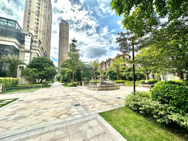 南宁青秀长湖路凤景湾凤景湾 4室2厅2卫 133平 电梯房 精装修 南北