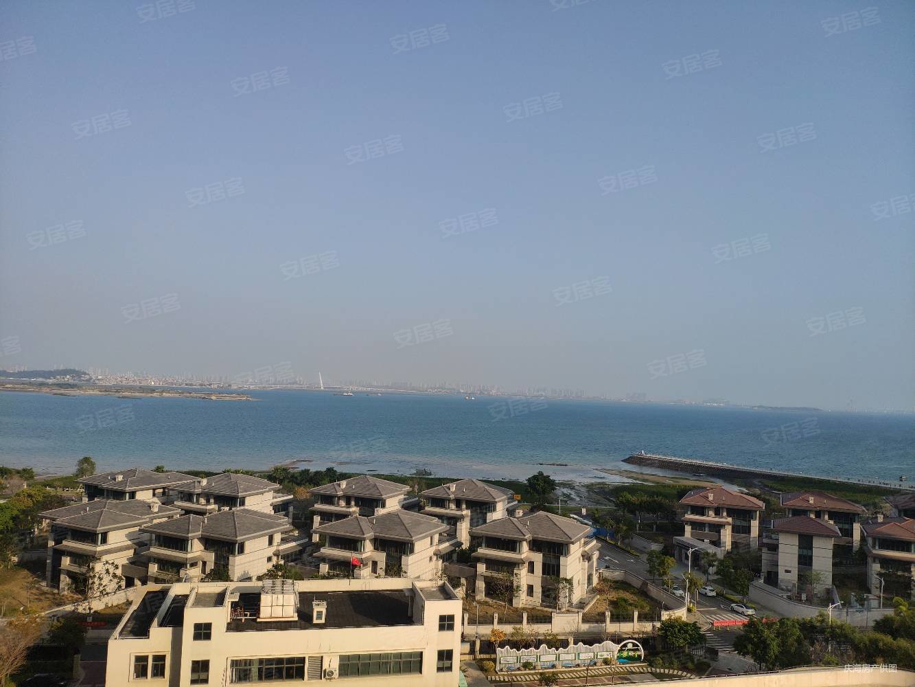 金都海尚国际三房两厅两卫精装修出售下楼就是沙滩马拉松赛道