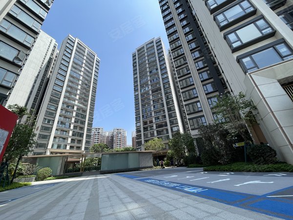 【多图】金地天河峯睿,棠东租房,金地天河峯睿 全新精装修大三房 吉屋