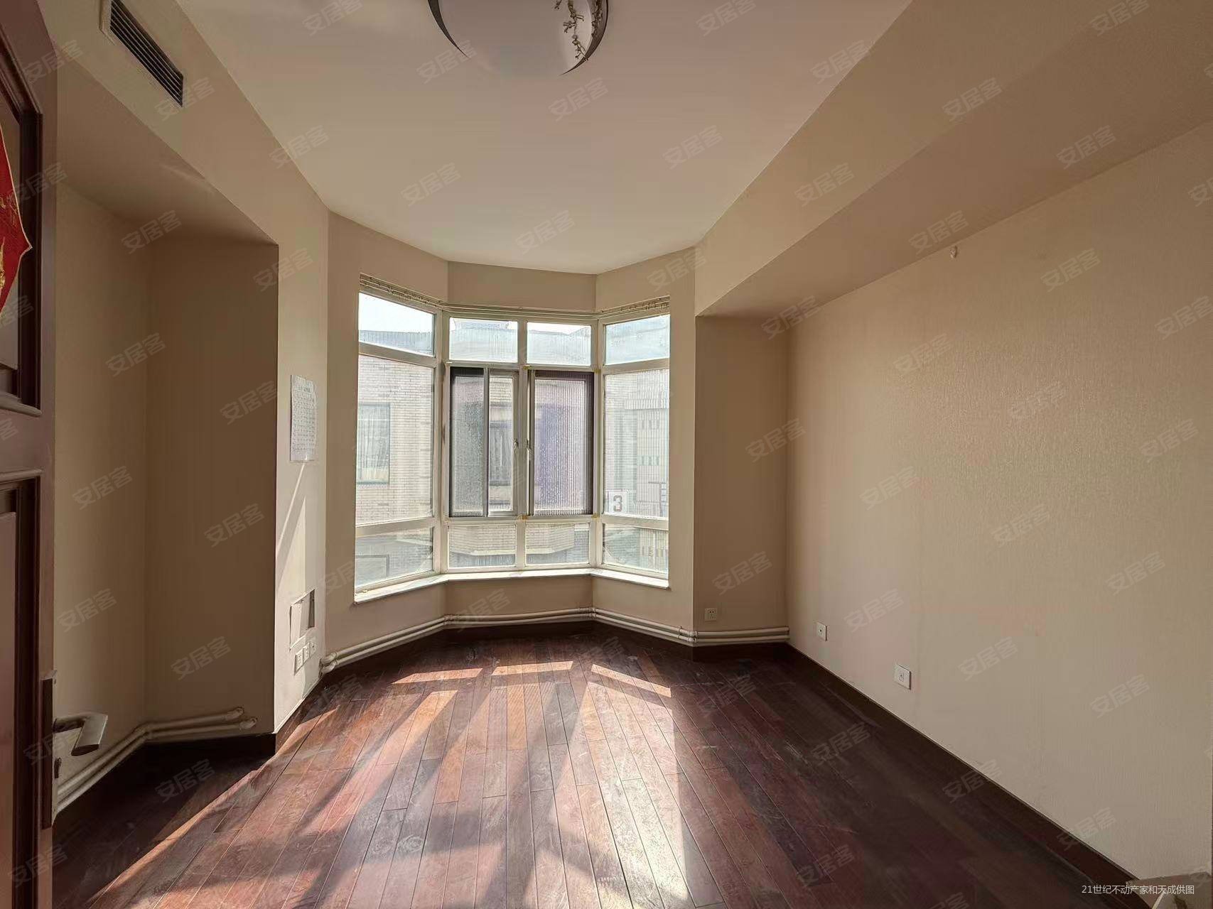 一栋洋房5室2厅3卫261㎡南北1400万