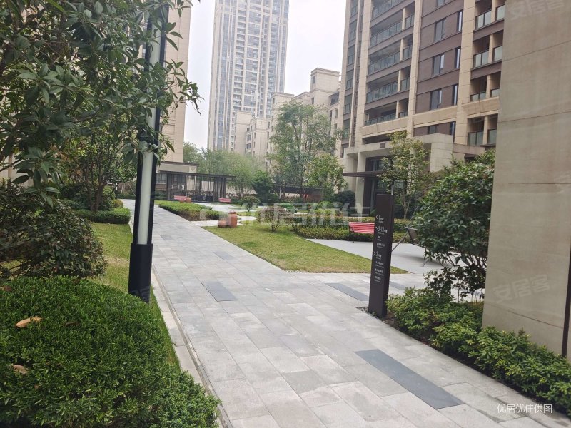 金辉中央铭著带车位出售