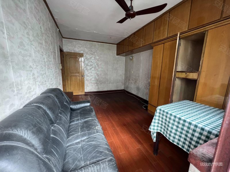 闸北公园门口 楼层 南北通边套全明 出入方便 钥匙房,洛川东路300-480