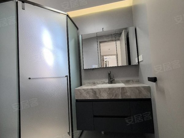 金华东阳横店秦王公馆秦王公馆大边套4房！现代简约风！带地暖！全新的家具家电齐全出租房源真实图片