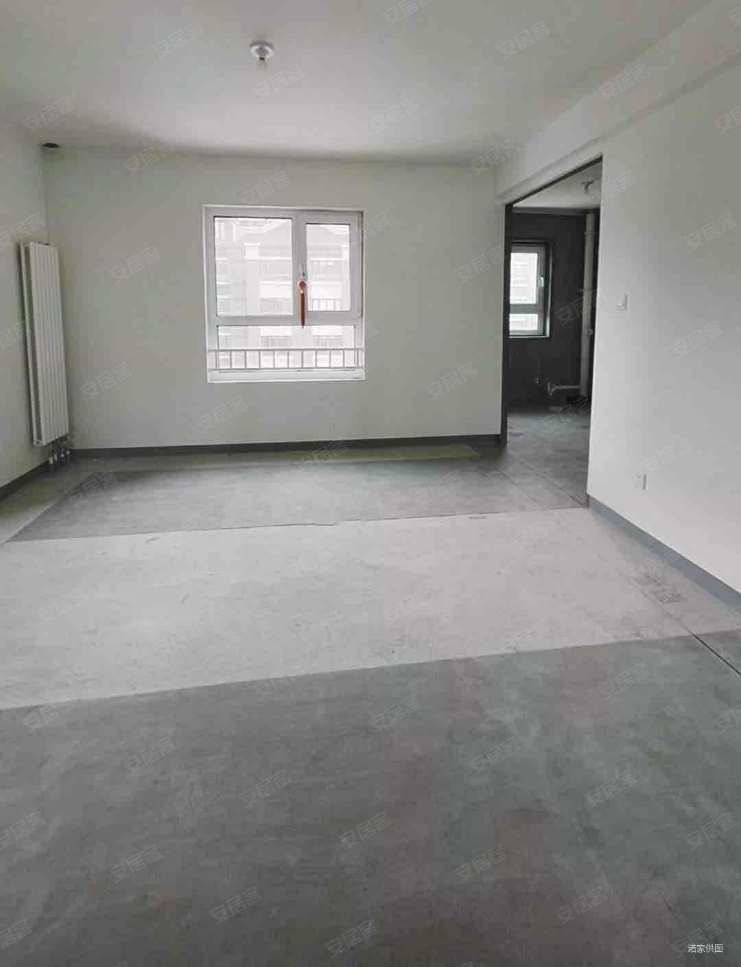 金地艺城瑞府 中间好楼层 朝南 有电梯 满五 小区新