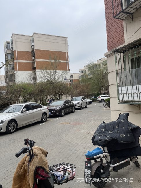 长华里三室南北向私产过五年豪华装修拎包入住