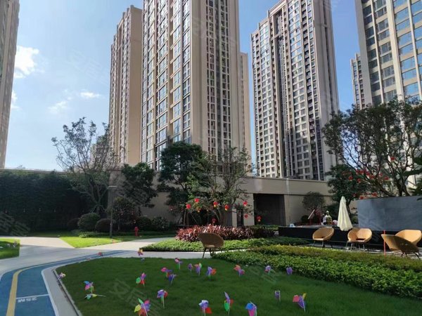 泉州丰泽城东中骏雍景台世界城旁 一室一厅加衣帽间 直播必选 包物业