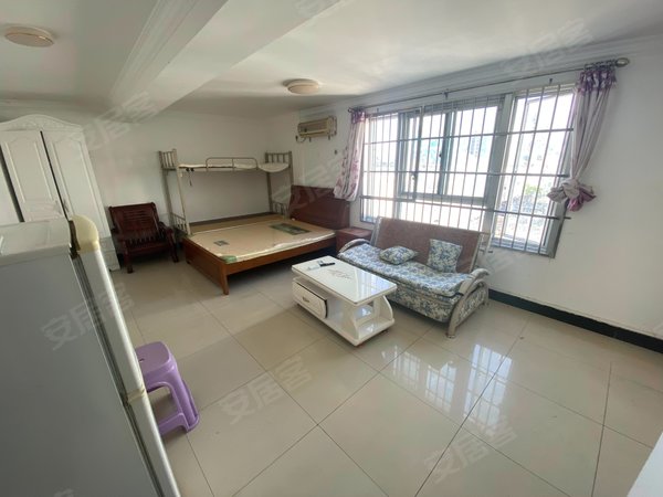 三亚吉阳商品街总统公寓商品街 小户型房子出租 年租1800元月 可短租