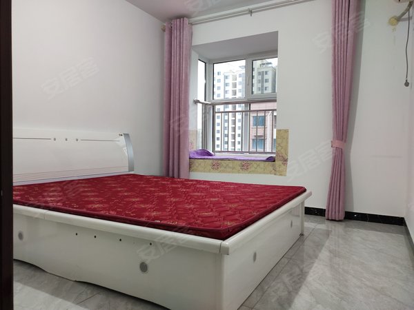 济南长清恒大绿洲郦水嘉苑郦水嘉苑精装修三室,家具家电齐全,伶包入住
