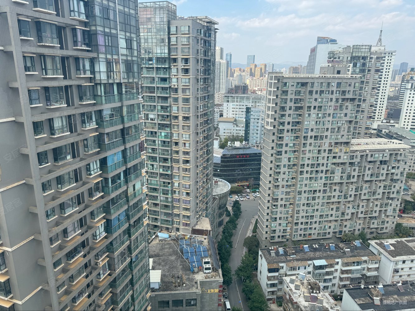 东城,电梯房小跃层,带露台,精装便宜出售,上东城二手房,115万,1室1厅