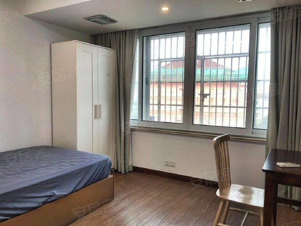 上海杨浦五角场大诚花苑实地拍摄 假一罚万 5房2厅 带80平露台 中央