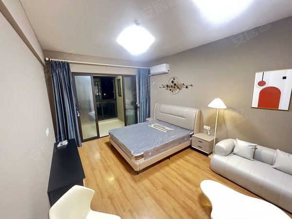 常州武进花园街星河创客工寓吾悦广场星河coco旁,星河国际 落地窗单身