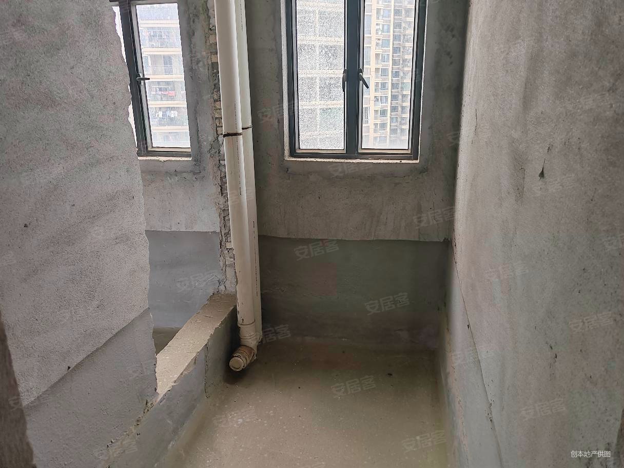 一城悦府四房两厅两卫毛坯,户型方正视野好.