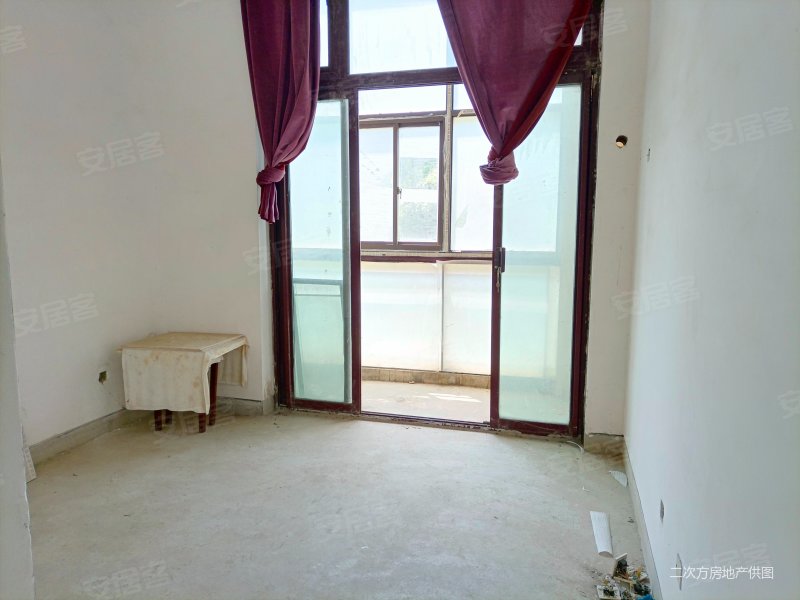 一楼带50平大花园 吴宫丽都清水毛坯大三房 自住  均可