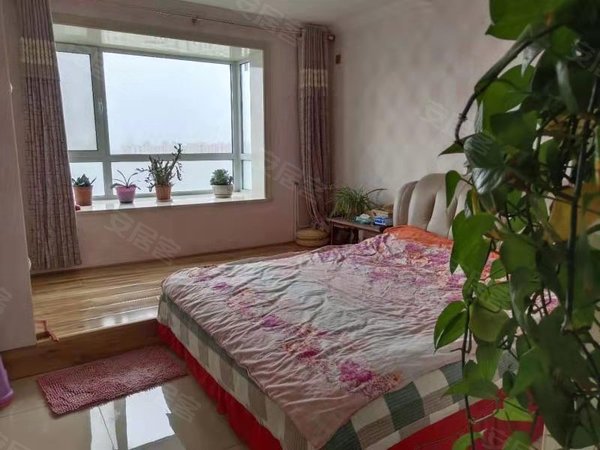 烟台莱阳莱阳城区盛隆岭秀城大河东,领秀城3室朝阳户型全明户型带家具