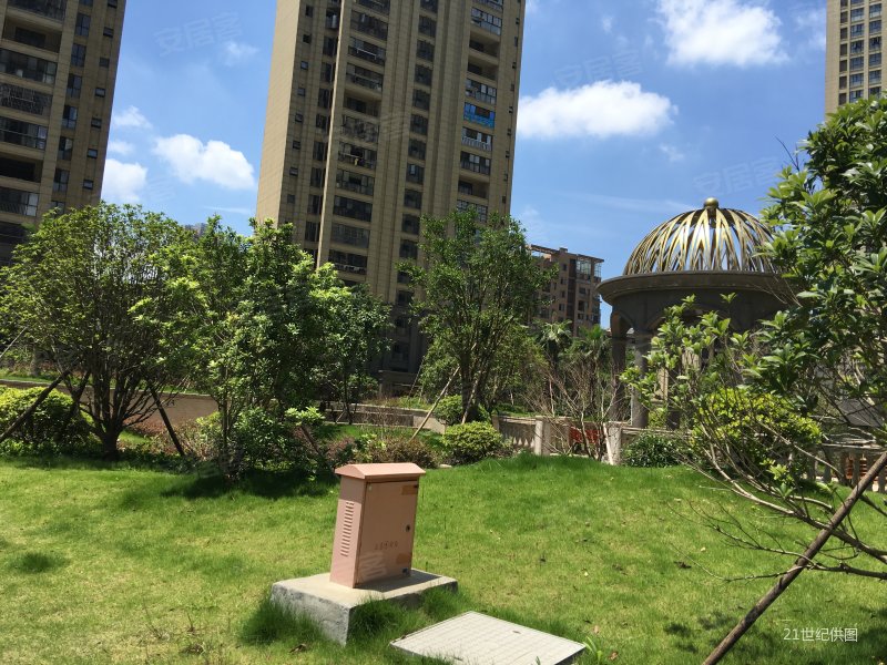 1年的精装修 没入住过 红谷十二庭四房 全新家具家电