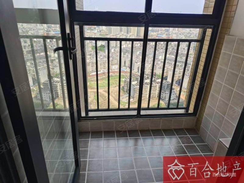 碧鸡名城(1期) 商业配套齐全 楼龄新 停车方便 近医院