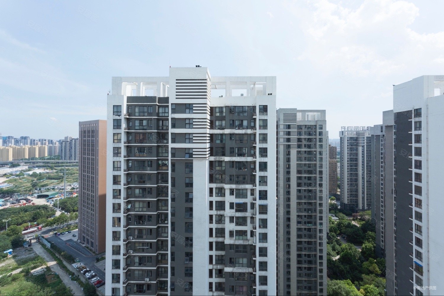 和昌都汇华府地铁口精装修南北通透房东急置换诚意买房