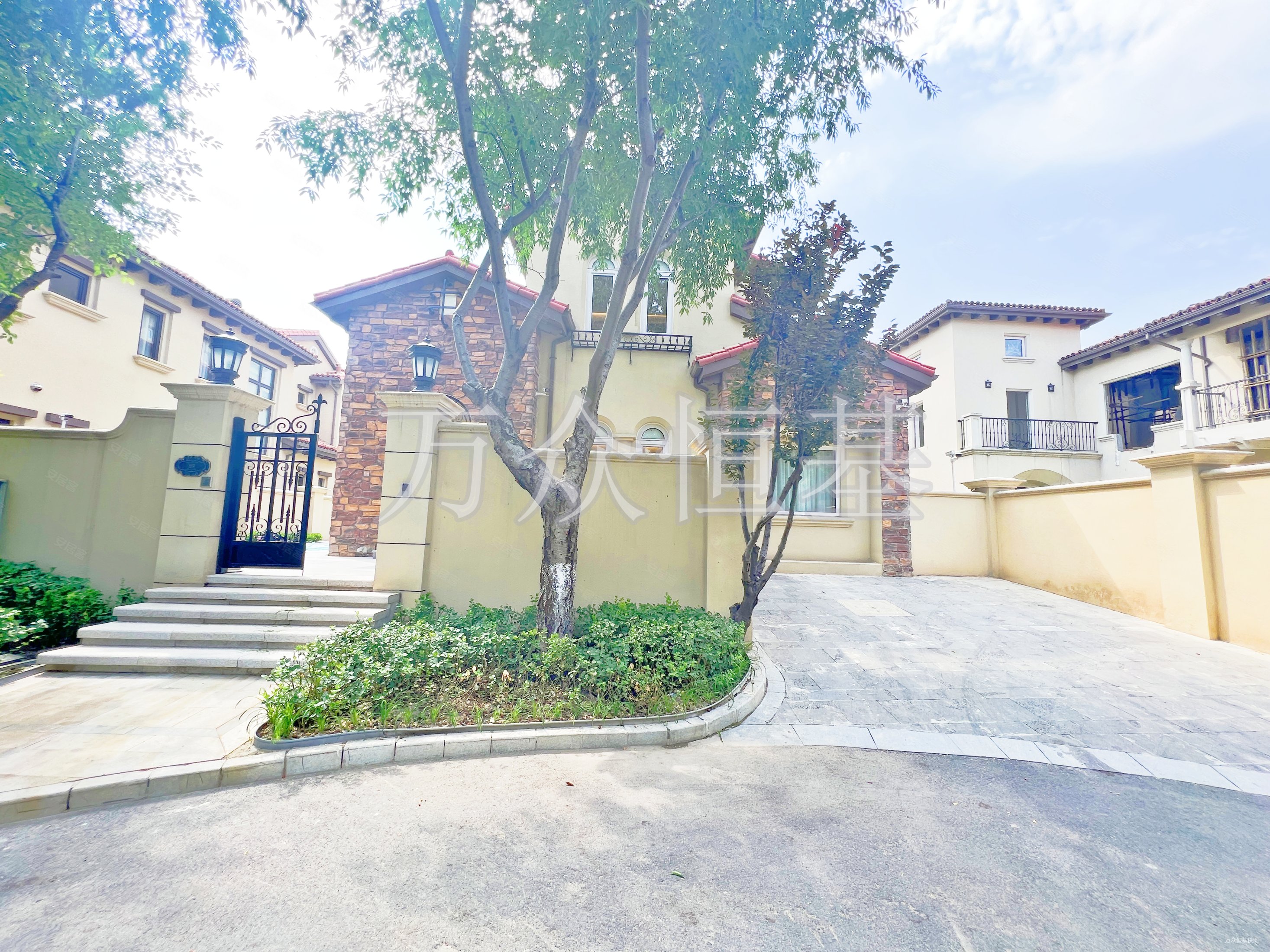 满二 居住密度低,御汤山熙园二手房,3599万,4室2厅,4卫,420平米-北京