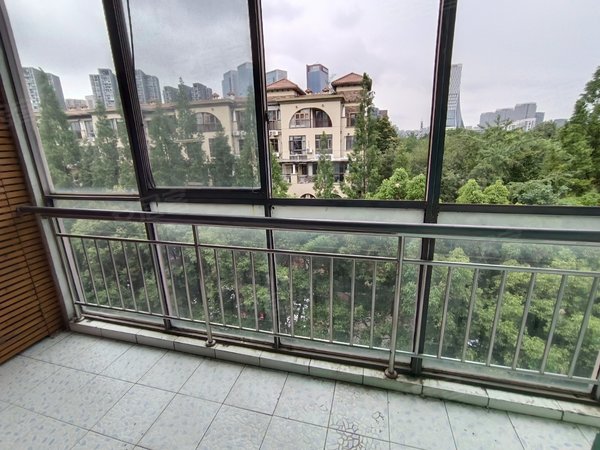 成都天府新区华阳左岸花都1号线 18号线 天府五街  华府大道地铁口