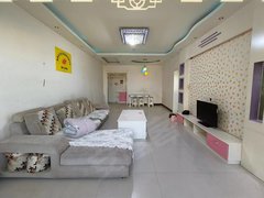 喀什喀什市喀什城区大众蓝湾小区  120平方 三室两厅 年租金2.4万出租房源真实图片