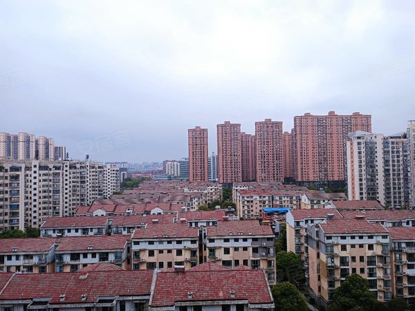 南昌青山湖南京东路荣昌格林晴天本人房东 特价出租格林晴天loft一室