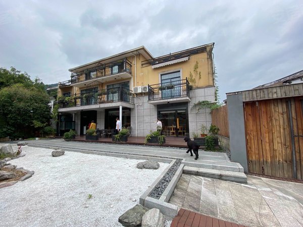 杭州西湖西湖下满觉陇小区梅家坞民宿会所,实用面积500平方,院子200