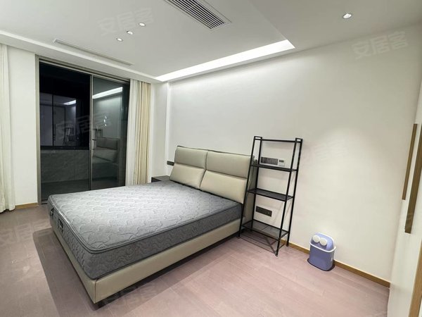 金华东阳东阳市中心海德公园(别墅)拍摄 直播 工作生活两不误 生活设备一应俱全 带院子 现代风出租房源真实图片