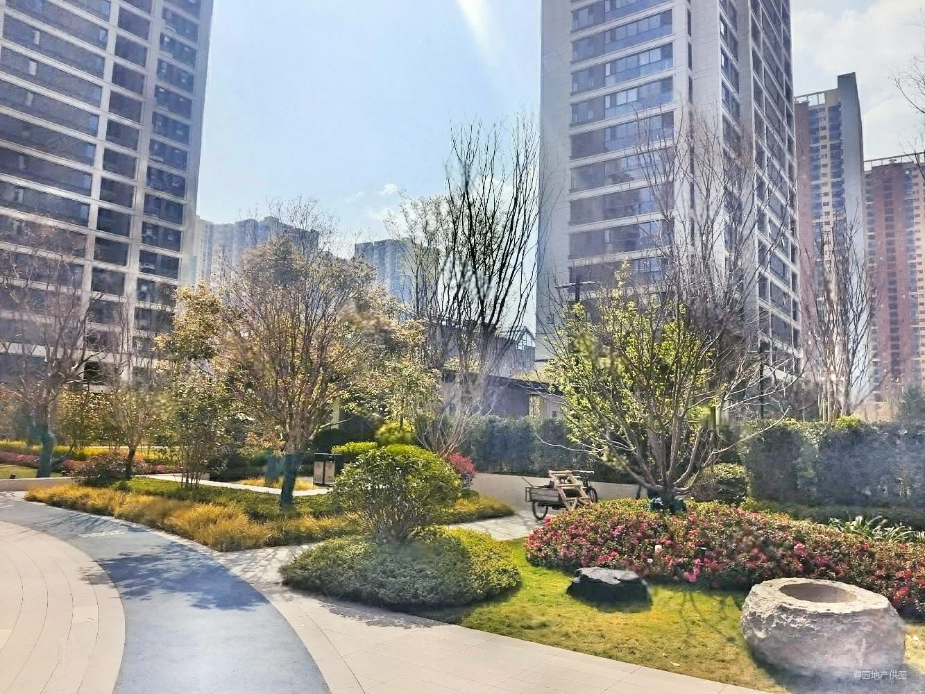 海源路旁新小区绿城诚园精装修大三房房东急卖