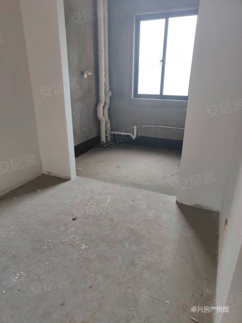 望湖家园118平115万毛坯三房两卫楼层满两年可以上