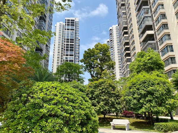 衡阳华新开发区连卡福珠江愉景新城实地拍摄 押一付一 园林小区电梯房