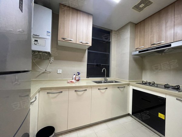 南昌西湖云飞路世纪朝阳中央城12月9日实拍，豪装中央城，房源齐全，随时看。近朝阳万达珠市出租房源真实图片