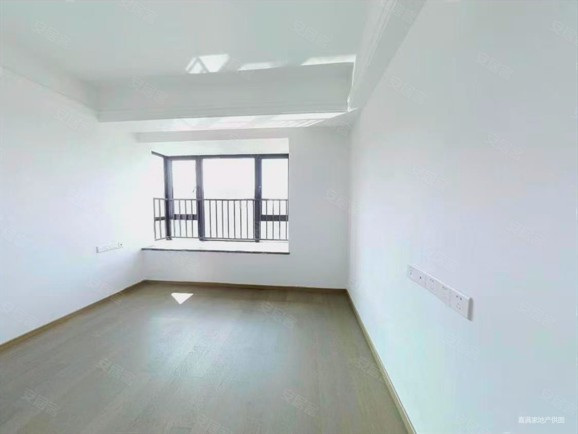 金科博翠天下3室2厅2卫115.18㎡南北148万