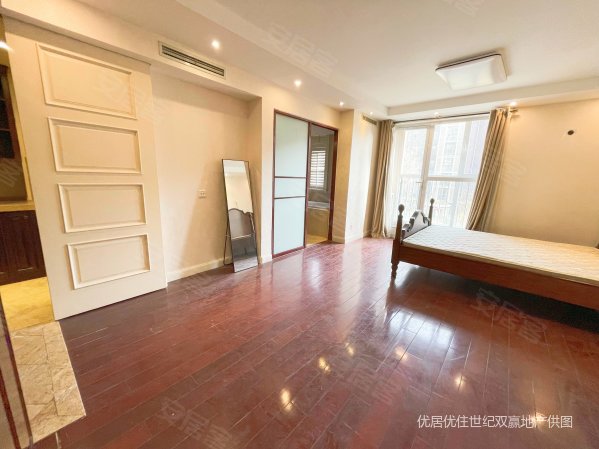 月亮河城堡公寓