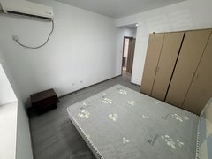 阜阳临泉光明南路悦湖城三台空调大三房房 楼下就是学校跃进湖奥特莱斯随时看出租房源真实图片