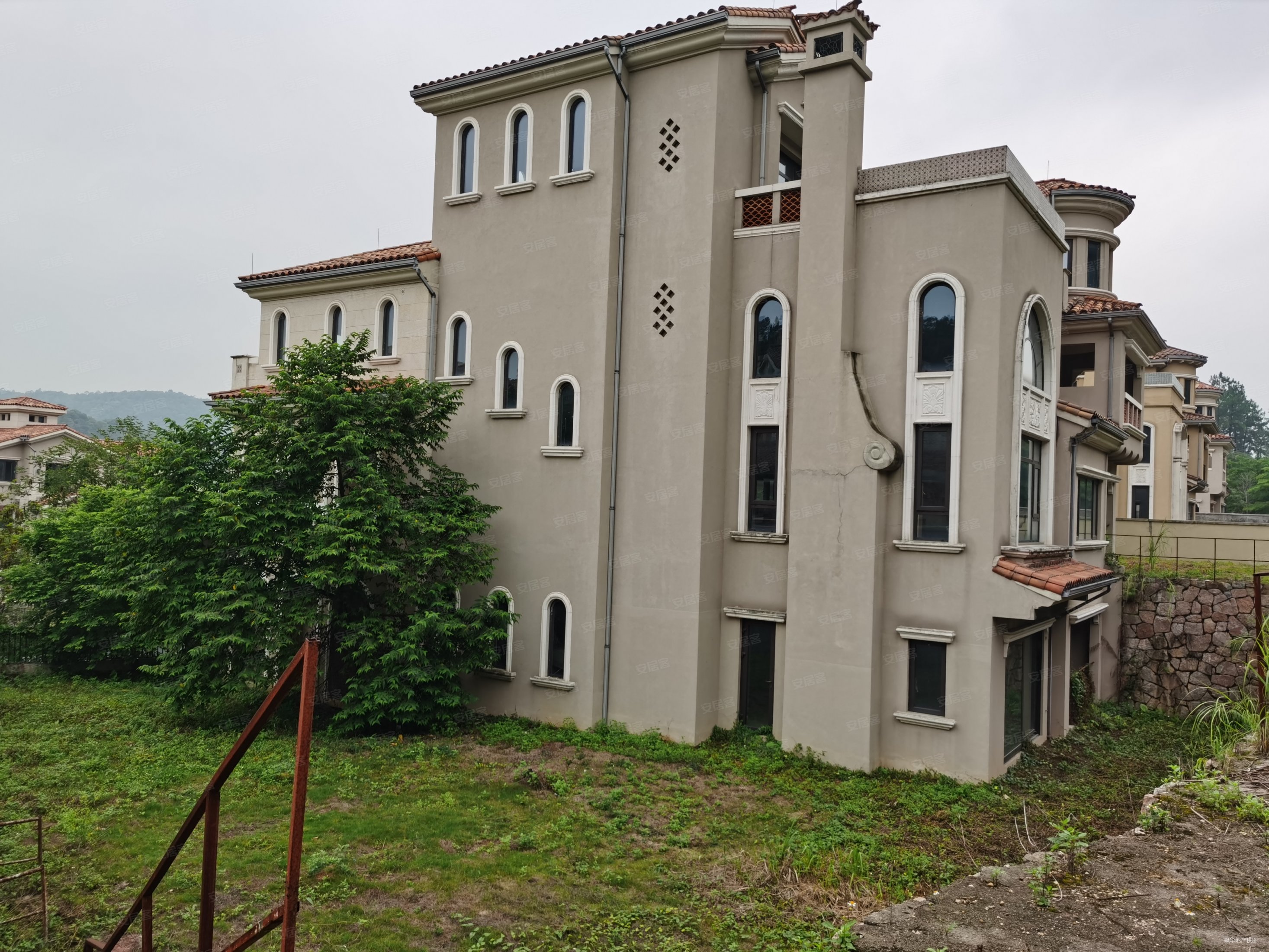 中信山语湖别墅超大花园1300方依山望湖景观