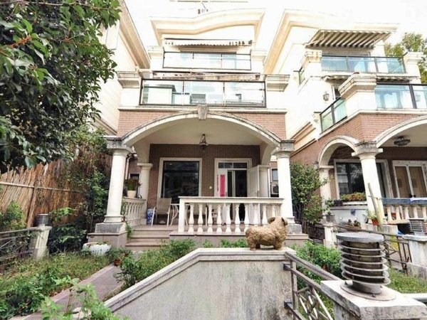 上海长宁北新泾御墅花园(别墅)户型板正,南北通,花园露台一应俱全出租