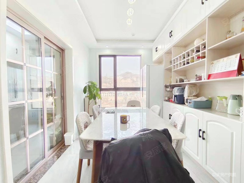 威廉公馆精装修三室两厅两卫南北通透可按揭环境好随时看