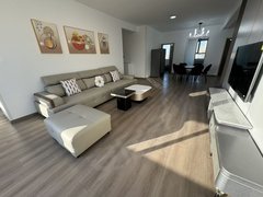 银川贺兰海亮无中介费 天鹅湖小镇 君临天下 精装四室家具家电齐全出租房源真实图片