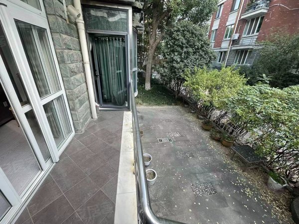 近滨江 萧山闻堰 三江花园叠排 整租4室 带花园和车库