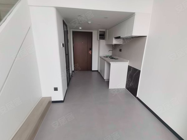 深圳罗湖水贝贝悦汇大厦珠宝商圈loft公寓 上下两层 可办公 可住家