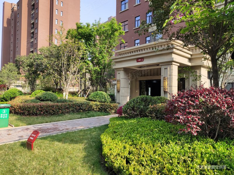 南北通透双阳台,当代上品湾moma二手房,89万,3室2厅,2卫,121平米