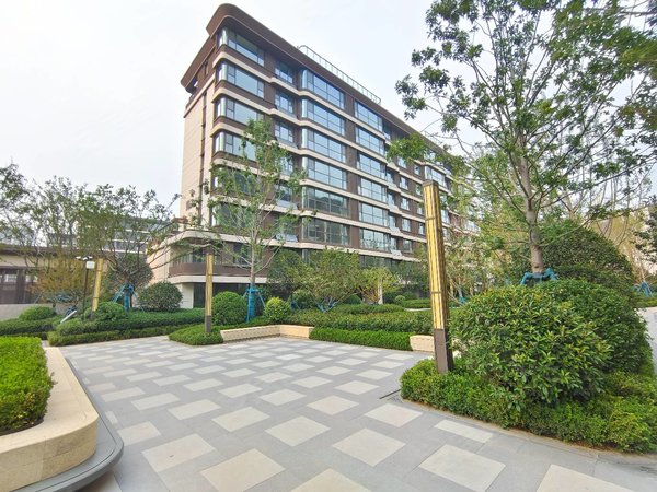 济南历城华山中海臻园府中海臻园府 4室2厅2卫 电梯房 199平出租房源