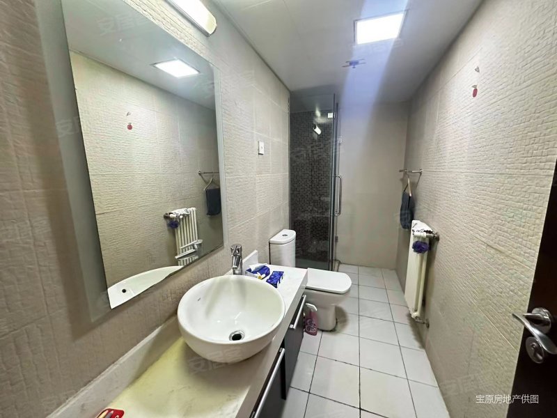 看国贸cbd全景 距地铁站100米 楼下就是财富购物中心,北京财富中心