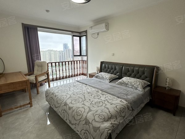 日照东港新市区安泰名筑安泰名筑豪装三室 带车位 家具家电齐全 拎包入住随时看房。出租房源真实图片