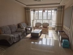 乌海海勃湾下海勃湾幸福南区电梯楼两室，年租包物业取暖费，家具家电齐全，拎包入住出租房源真实图片